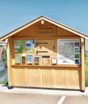 Das neue Starthüttli des Rätselweges steht auf dem Parkplatz Halden in Schwellbrunn und ist zugleich Anfang und Ende der beiden Rätselrouten. (Bild: Patrik Kobler)