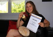 Erfolgreichste Saison in der Laufbahn der Gamserin Lorina Zelger mit Auszeichnungen von der Junioren-WM und Fis-Rennen sowie Goldmedaille von den Schweizer Meisterschaften. (Bild: Robert Kucera)