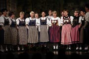 Das Heimatchörli Luzern, hier beim Zentralschweizer Jodlerfest 2014 in Baar. (Bild: Christof Borner-Keller (Baar, 26. April 2014))
