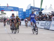 Ausgelassener Jubel bei Fernando Gaviria (in blau), dem Sieger der 1. Etappe der 13. Kalifornien-Rundfahrt (Bild: KEYSTONE/FR170512 AP/RINGO H.W. CHIU)