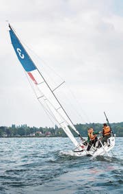 Mit optimalen Windverhältnissen gleitet die J70 über die Wellen des Bodensees. (Bild: Andrea Stalder)