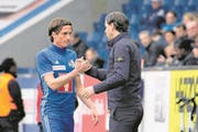Hekuran Kryeziu (links) mit FCL-Coach Gerardo Seoane. (Bild: Martin Meienberger/Freshfocus (Luzern, 2. April 2018))