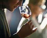 Einheimische Weine müssen den Vergleich mit importierten Tropfen nicht mehr scheuen. (Bild: Getty)