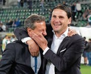 FCL-Coach Gerardo Seoane (rechts) herzt nach dem 3:2-Triumph in St. Gallen Präsident Philipp Studhalter. (Bild: Freshfocus (9. Mai 2018))