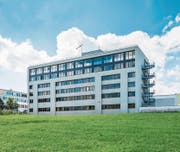 Auf Qualicheck messen sich die sehr guten an den besten Kliniken: Die CSS-Kunden haben dem Spital Einsiedeln die grösste Kundenzufriedenheit sowie die beste Qualität beim Ärzte- und Pflegepersonal zugesprochen.