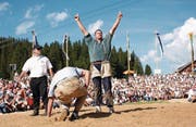 Ein grosser Sieg im Schlussgang gegen Arnold Forrer: Martin Grab räumt auf der Schwägalp 2002 ab. (Bild: Archivbild (Schwägalp, 18. August 2002))