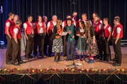 Der Jodlerklub Wattwil mit Gästen eröffnete das Klangfestival Toggenburg. (Bild: Daniel Ammann)