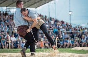 Der Gang zwischen Armon Orlik (links) und Martin Hersche endete gestellt. (Bild: Lorenz Reifler)