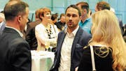 Daumen hoch – die Rhema bringt’s! Messeleitung, Sponsoren- und Behördenvertreter bei der Eröffnung der Rhema 2018. Von links: Thomas Ammann, Karin Keller-Sutter, Ivan Louis, Claudia Graf, Ralph Dietsche, Simon Büchel, Norbert Lüchinger, Catrina Dierauer, Ruedi Mattle, Christian Willi, Fredy Fässler, Sabina Saggioro, Josef Popp. (Bild: Max Tinner)