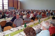 Mitglieder an der Versammlung im Arboner Seeparksaal. (Bild: PD)