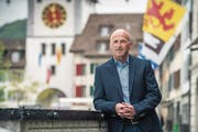Markus Wermelinger im Städtchen Willisau: Von hier aus wanderte sein Ur-Ur-Ur-Grossonkel Xaver Wermelinger nach Brasilien aus. (Bild: Boris Bürgisser (2. Mai 2018))