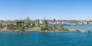 Blick vom See auf die geplante Freizeitanlage direkt bei der Hafeneinfahrt. (Bild: PD/ Susanne Fritz Architekten)