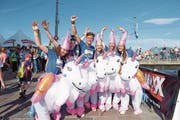Die Einhörner, eine Gruppe aus sechs Personen, sorgten für Aufsehen. (Bild: Michael Wyss)
