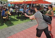 Eingängige Lieder in Diepoldsauer Mundart: Die Band Summarvoogil hat im ganzen Rheintal viele treue kleine Fans. (Bilder: Max Tinner)