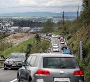 Die stark frequentierte Rengglochstrasse ist ?in schlechtem Zustand und erdrutschgefährdet. (Bild Pius Amrein)