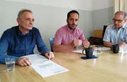 Wipp-Leiter René Akeret, Stadtrat Dario Sulzer sowie Marc Bilger, Departementsleiter Soziales, Jugend und Alter, informieren über die Entwicklungen in der Sucht- und Präventionsarbeit in Wil. (Bild: Gianni Amstutz)