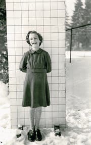 Barbara als Achtjährige in einem Kinderheim in der Ostschweiz. Aufgenommen im Dezember 1953. (Bild: PD)