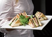 Ein Sandwich wird selten auf dem Teller serviert – meistens essen wir es, wenn es schnell gehen muss. (Bild: Getty)