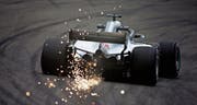 Der Funken sprühende Mercedes-Formel-1-Bolide von Weltmeister Lewis Hamilton beim Grand Prix von China in Schanghai. (Bild: Charles Coates/Getty Images (13. April 2018))