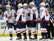 Die Spieler der Capitals haben gut lachen: Washington ist in den NHL-Playoffs auf Finalkurs (Bild: KEYSTONE/AP/CHRIS O'MEARA)
