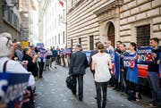 Die Bewohner des Maihof Quartier protestieren vor dem Regierungsgebäude zu Beginn der Kantonsratssession gegen die geplante Spange Nord. (Bild: Roger Grütter (Luzern, 8. Mai 2018))