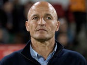 Stand in der Schweiz schon beim FC Sion an der Seitenlinie und soll im Sommer den FC St. Gallen übernehmen: Peter Zeidler (Bild: KEYSTONE/JEAN-CHRISTOPHE BOTT)