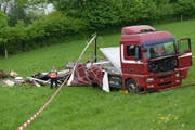 Die Unfallstelle in Eich (Bild: Luzerner Polizei (Eich, 4. Mai 2018))