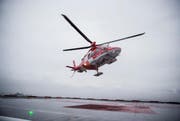 Ein Rega-Helikopter beim Landeplatz des Kantonsspital Luzern. (Bild: Manuela Jans/LZ (Luzern, 22. Dezember 2017))