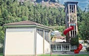 Diese Bildmontage zeigt, wie die Rutschbahn vom Turm der Zwinglikirche in Sargans in etwa aussehen könnte. (Bild: pd)