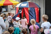 Der Cirque du Botte-Cul war am "Aufgetischt" 2017 ein Liebling der Kinder. (Bild: Ralph Ribi - 13. Mai 2017)