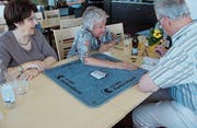 Freitag ist Jasstag bei den Senioren. Ergebnisse werden akribisch notiert. (Bild: Rebecca Frei)