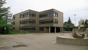 Auf dem Pausenplatz der Primarschule Rotmonten sollen bis August zwei Container stehen. (Bild: Roger Berhalter)