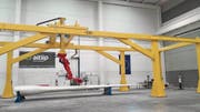 Der Prototyp des Roboters «Kraken», hier im spanischen Saragossa, arbeitet am Rotorblatt einer Windturbine. (Bild: PD)