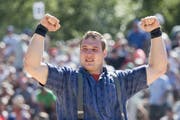 Joel Wicki triumphiert am Basellandschaftlichen Schwingfest in Oberdorf. (Archivbild Urs Flüeler / Keystone)