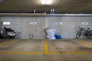 Private Parkplätze in einer Tiefgarage. (Bild: Gaetan Bally / Keystone (Zug, 22. Februar 2013))