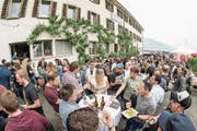Bierfreunde kamen im und rund ums Kapuzinerkloster voll auf ihre Rechnung. (Bild: André A. Niederberger (Stans, 5. Mai 2018))