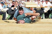 Kilian Wenger bezwingt Grab am Eidgenössischen 2010 und wird Schwingerkönig. (Bild: Archivbild (Frauenfeld, 22. August 2010))