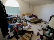 Dreck und Unordnung im ganzen Haus: Die Polizei im nordkalifornischen Fairfield befreite zehn Kinder aus ihrer Verwahrlosung und nahm die Eltern fest. (Bild: KEYSTONE/AP/RICH PEDRONCELLI)