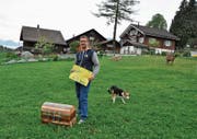 Die Schatzsuche endet bei der Schatzkiste, die auf dem Thurhof von Bruno Forrer in Wildhaus versteckt ist. (Bild: Sabine Schmid)