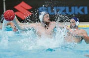 Robin Pleyer (in weiss) und der SC Weinfelden gewinnen das erste Freiluftspiel des Jahres gegen Horgen. (Bild: Mario Gaccioli)