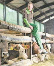 Bauer Tobias Steffen betreibt in Bütikofen BE einen Rindermastbetrieb der intensiven Art. Sein Hof steht gleich aus mehreren Gründen unter Druck. (Bild: Chris Iseli)