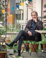«Der 1. Mai bleibt ein Orientierungspunkt»: Ruedi Meier im Garten des Luzerner Neubads. (Bild: Boris Bürgisser (24. April 2018))