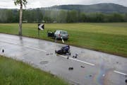 Der Motorradfahrer verletzte sich schwer. Das Motorrad erlitt einen Totalschaden. (Bild: Kapo SG)