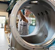 Die Angestellten von GE Schweiz hoffen noch immer, dass nicht sie es sind, die in die Röhre gucken. (Bild: Gaëtan Bally/Keystone (22. August 2012))