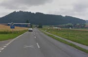 Hier ausgangs Ettiswil Richtung Sursee wird ein 700 Meter langer Geh- und Veloweg gebaut und die Strasse auf sieben Meter verbreitert. (Bild: Google Maps)