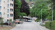 Ein Einsprecher wehrt sich dagegen, dass der Baustellenverkehr zum Spital über die Bildstrasse geführt werden soll. Hier befinden sich ein Altersheim, Alterswohnungen, das BZR Berufs- und Weiterbildungszentrum, das Schulhaus Bild, das gleichnamige Kinderheim, und das Schöntal-Schulhaus ist ebenfalls über die Bildstrasse erreichbar. (Bilder: Gert Bruderer)