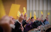 Die Mehrheit des Gossauers Parlament wünscht regelmässig eine Vorprüfung durch eine nicht ständige Kommission. (Bild: Ralph Ribi)