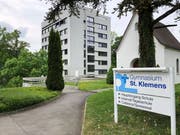 Das Internatsgebäude (links) steht den Schülern ab Sommer 2019 nicht mehr zur Verfügung. (Bild: Yasmin Kunz (Ebikon, 2. Mai 2018))