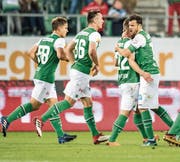 Die St. Galler bejubeln einen Treffer gegen den FC Luzern – am Ende resultierte eine Niederlage. (Bild: Benjamin Manser (St. Gallen, 9. Mai 2018))