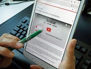 Einen Vorteil böte die App der eidgenössischen Zollverwaltung, wenn die Freigrenze von 300 Franken pro Tag und Person fallen würde. Einen parlamentarischen Vorstoss hierfür gibt es. (Bild: Kurt Latzer)